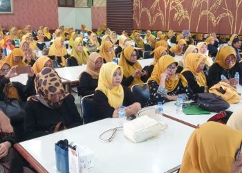 Dr. Eddy : Pentingnya Akhlak Pemimpin pada Pengajian FMNI dengan Masyarakat Taman Sari Bukit Bandung