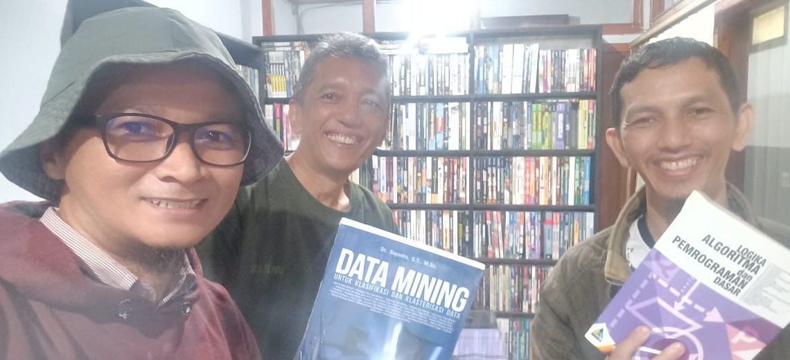 Diskusi Hangat di Bandung: Buku Cetak vs. Digital, Mana yang Lebih Unggul?